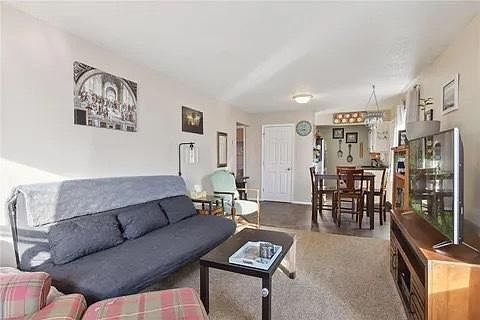 1st image of 812 Anderson St W #1