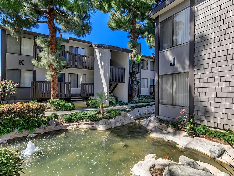 Cherry Creek Apartments — Photo 4