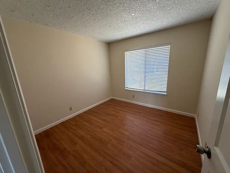 635 Seneca Pl — Photo 15