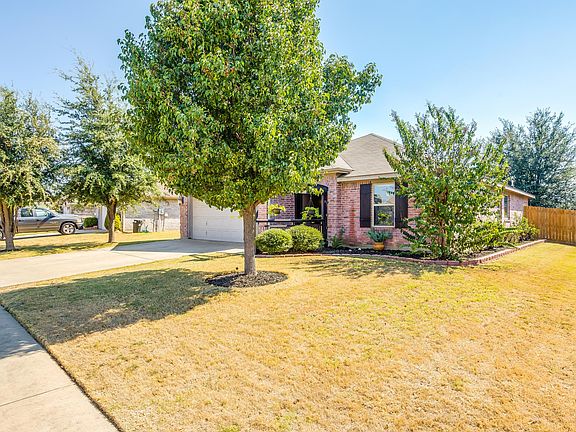 2605 Cherry Hills Ln Burleson-001-001-Cherry Hills Ln1-MLS_Size.jpg