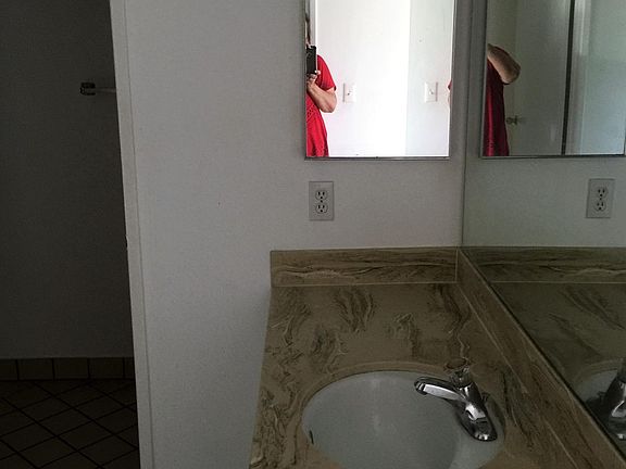 5th image of 5353 Yarmouth Ave Unit 201