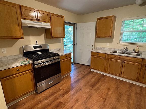 5th image of 529 W Grove St
