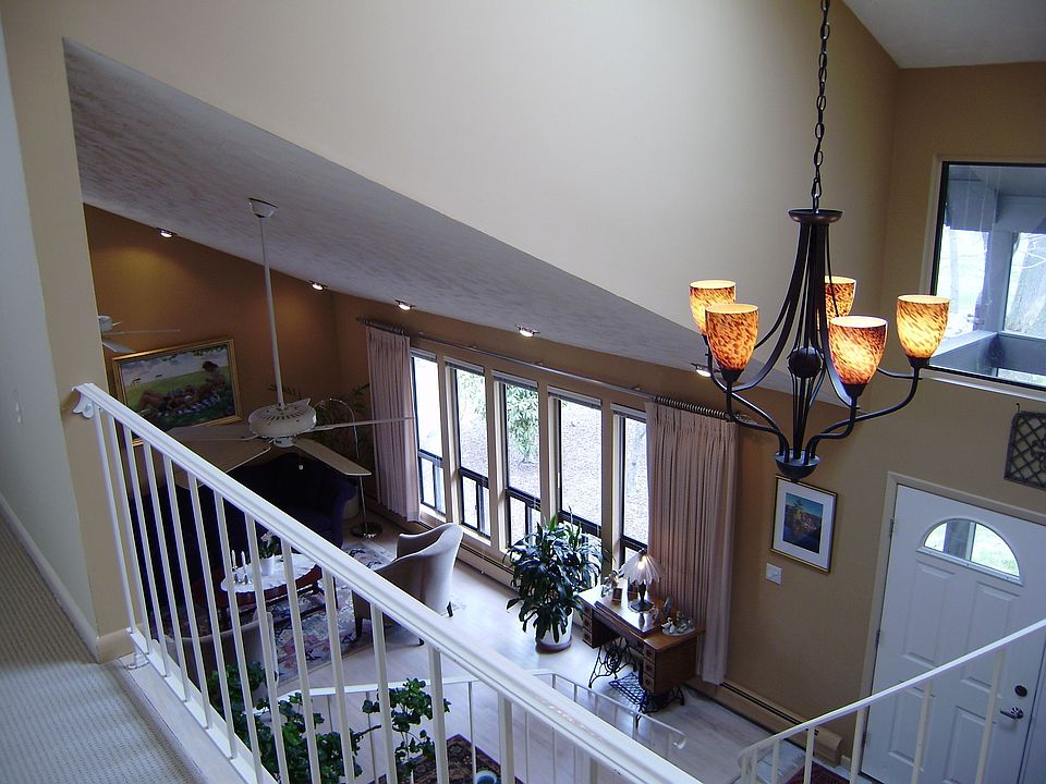 1st image of 71 Halley Dr