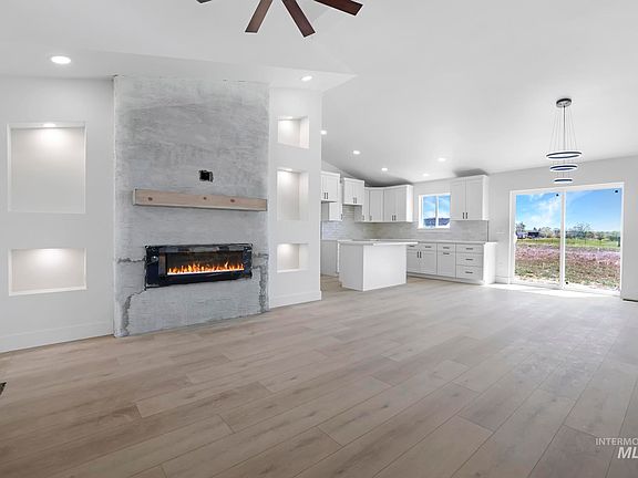 5th image of 620 N Park