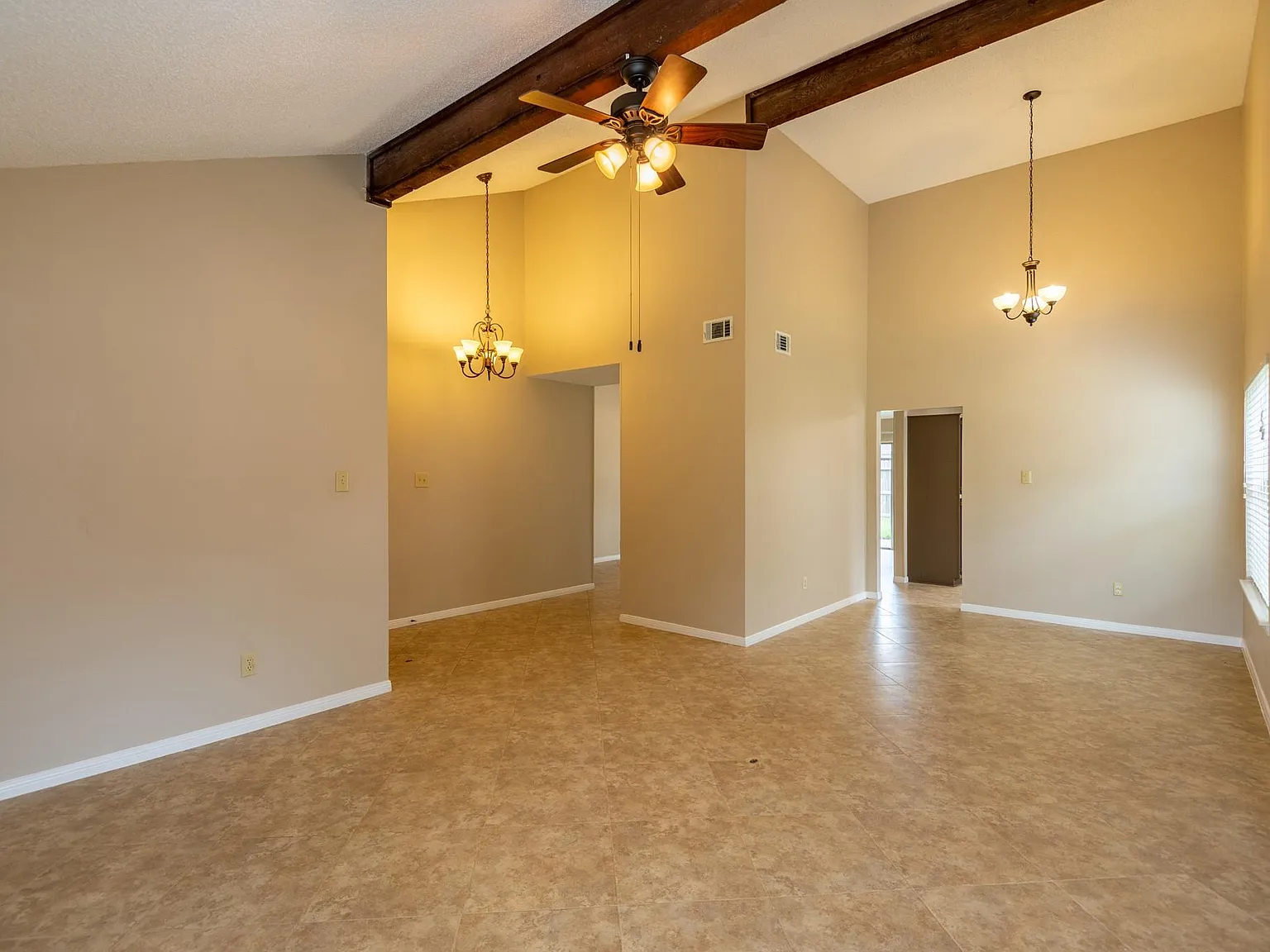 4 bed, 2.0 bath, 2002 sqft, $2,095 — Photo 2