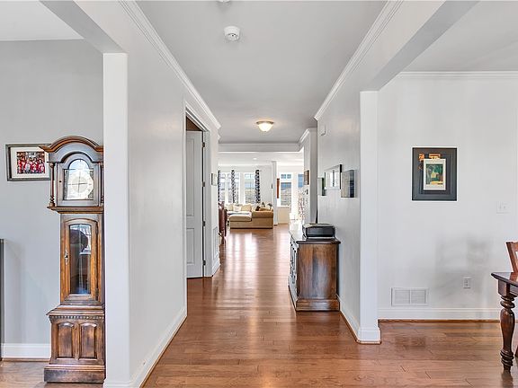3rd image of 117 Overbrook Dr