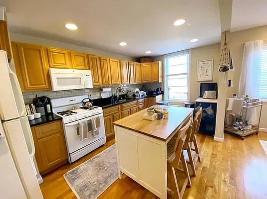 Rented by Voro Purple LLC | media 5