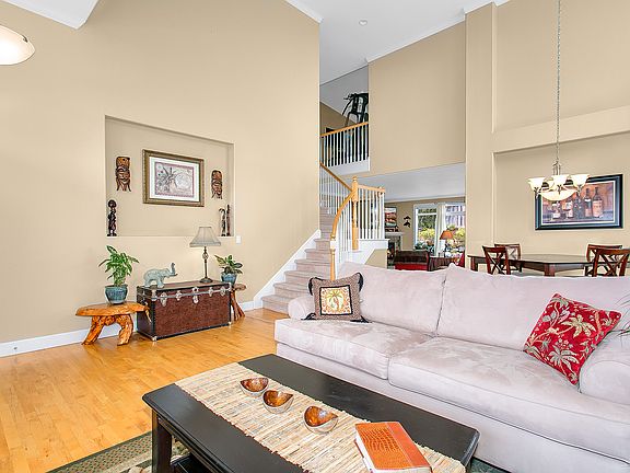 2nd image of 1009 N Magnolia Ln