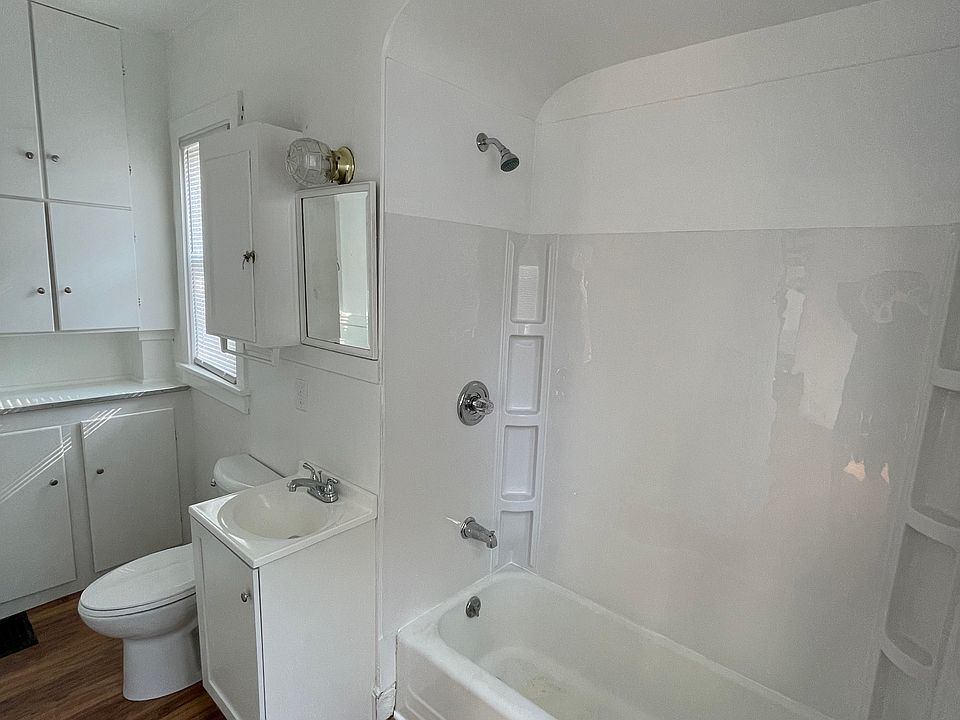 2nd image of 712 S Macarthur Blvd #1