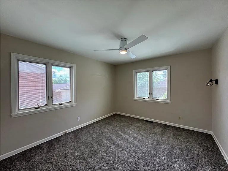 440 Lonsdale Ave #1 — Photo 10