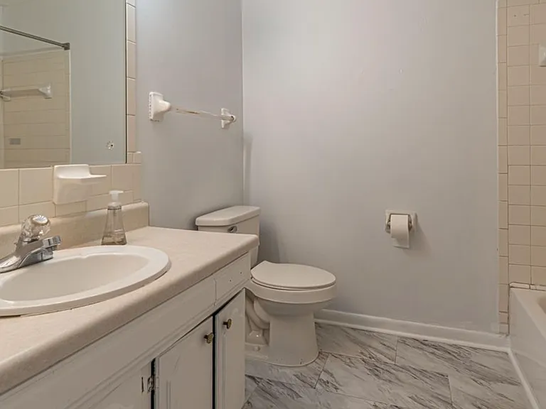 807 7th St #807 — Photo 10