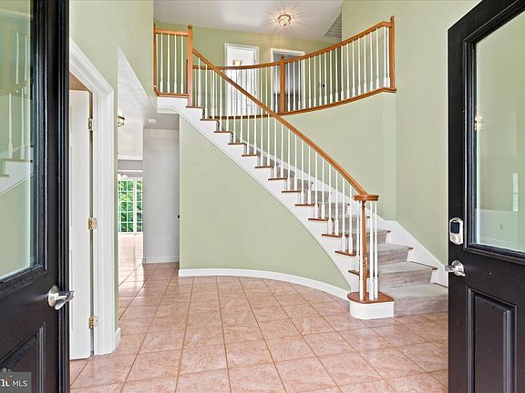 5th image of 604 Farmingdale Dr
