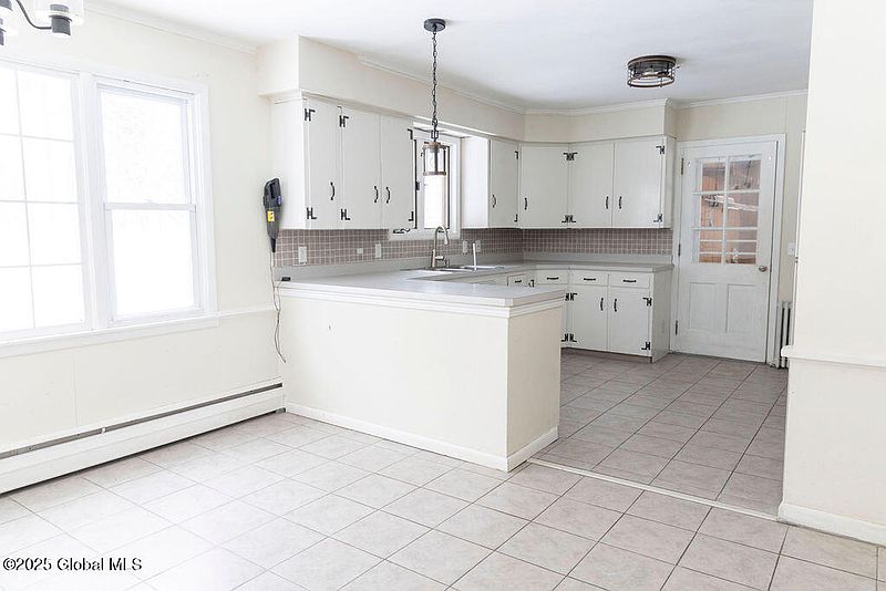 4th image of 75 Meadow Drive