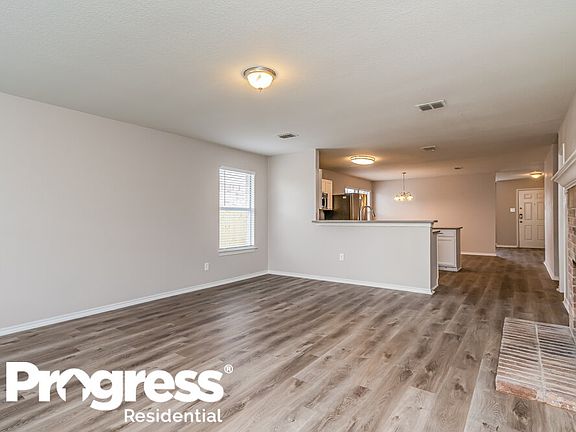 4th image of 2728 Prairie Creek Dr