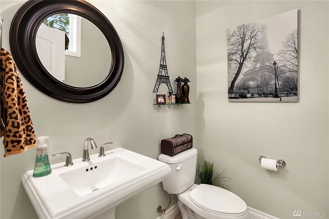 3 bed, 2.5 bath, 2050 sqft, $4,800 — Photo 3