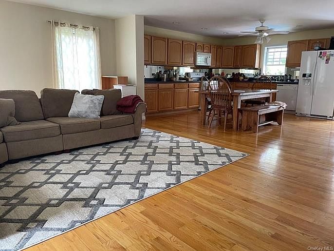 1st image of 33 Tomkins Ave