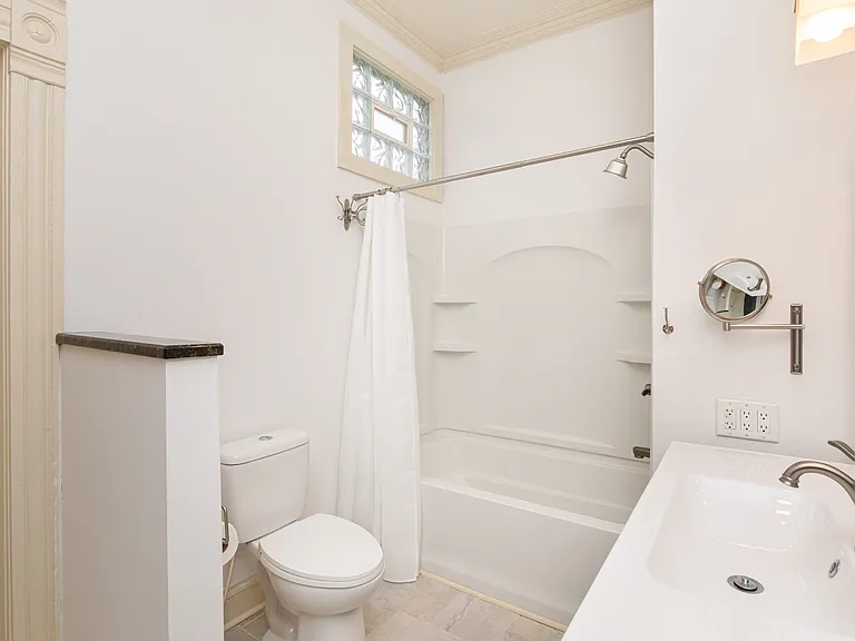 1502 Woodlawn Ave — Photo 23