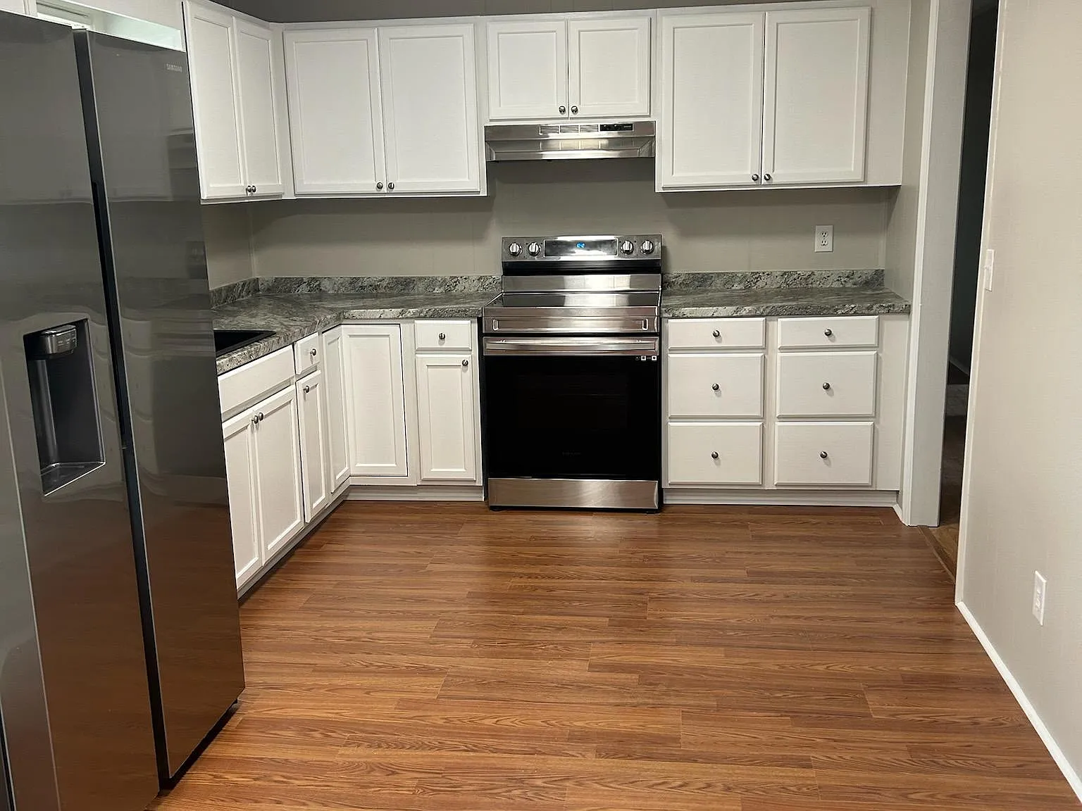 4 bed, 1.5 bath, 1196 sqft, $1,500 — Photo 2