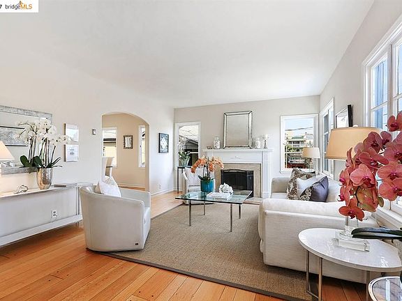 3rd image of 483 Chetwood St