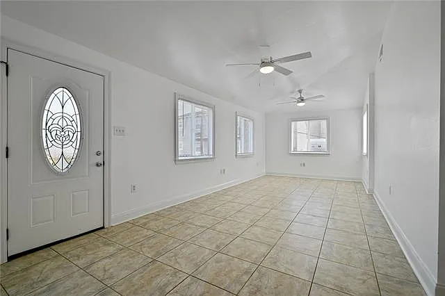 3 bed, 2.0 bath, 2659 sqft, $1,800 — Photo 2