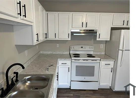 1533 N Avalon Cir #B — Photo 3