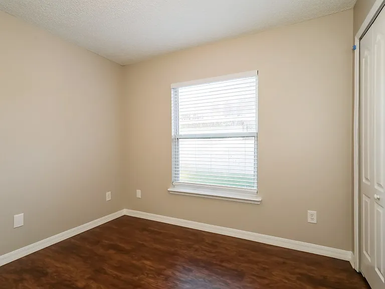 1697 Glen Laurel Dr — Photo 9