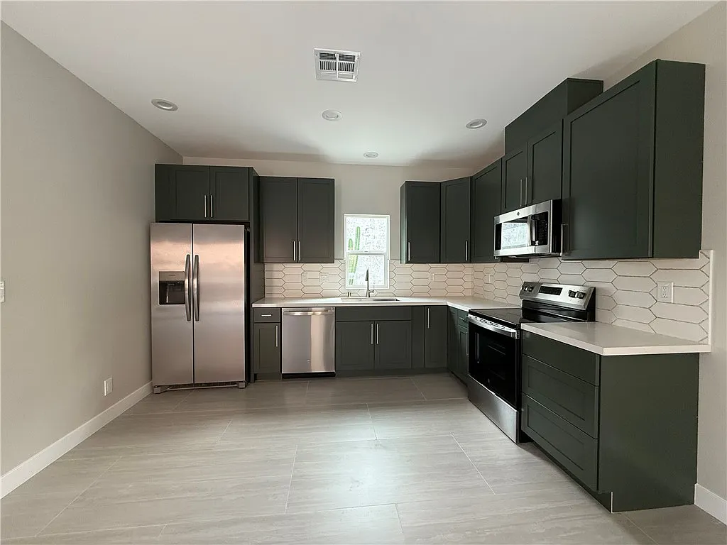 2 bed, 729 sqft, $3,000 — Photo 4