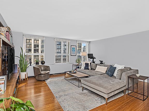 5th image of 2626 N Lakeview Ave APT 1701