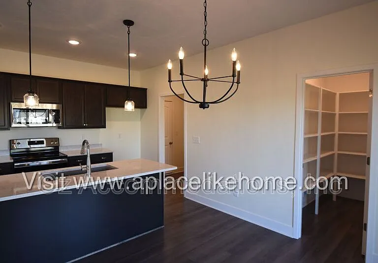 4008 NW 95th Ter — Photo 10