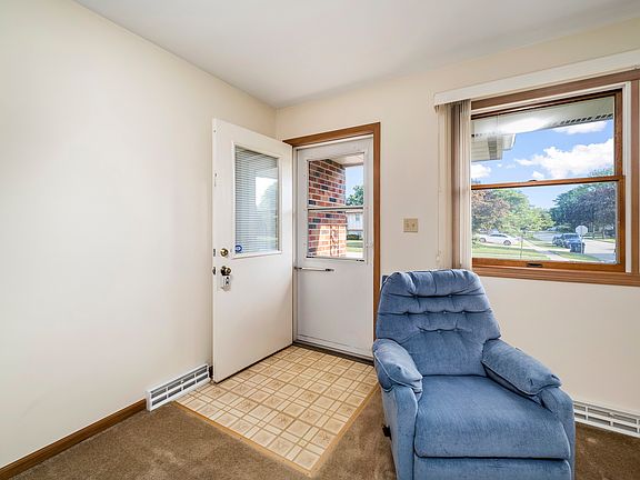 3rd image of 104 N Menominee Dr Unit D