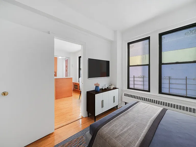 21 E 10th St #12A — Photo 7