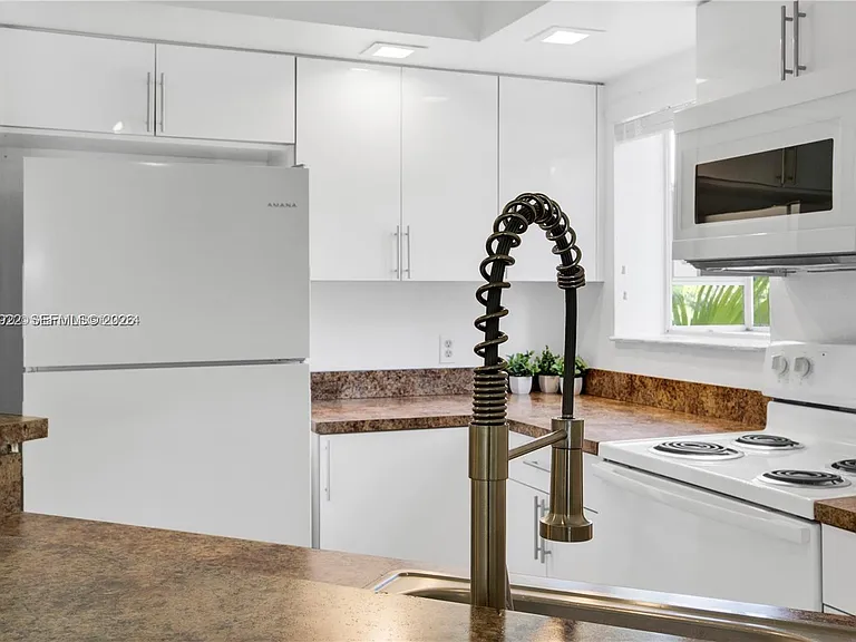 3420 Pinewalk Dr N #717 — Photo 4