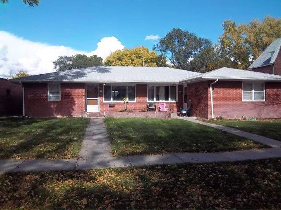 1st image of 907 W 2nd St