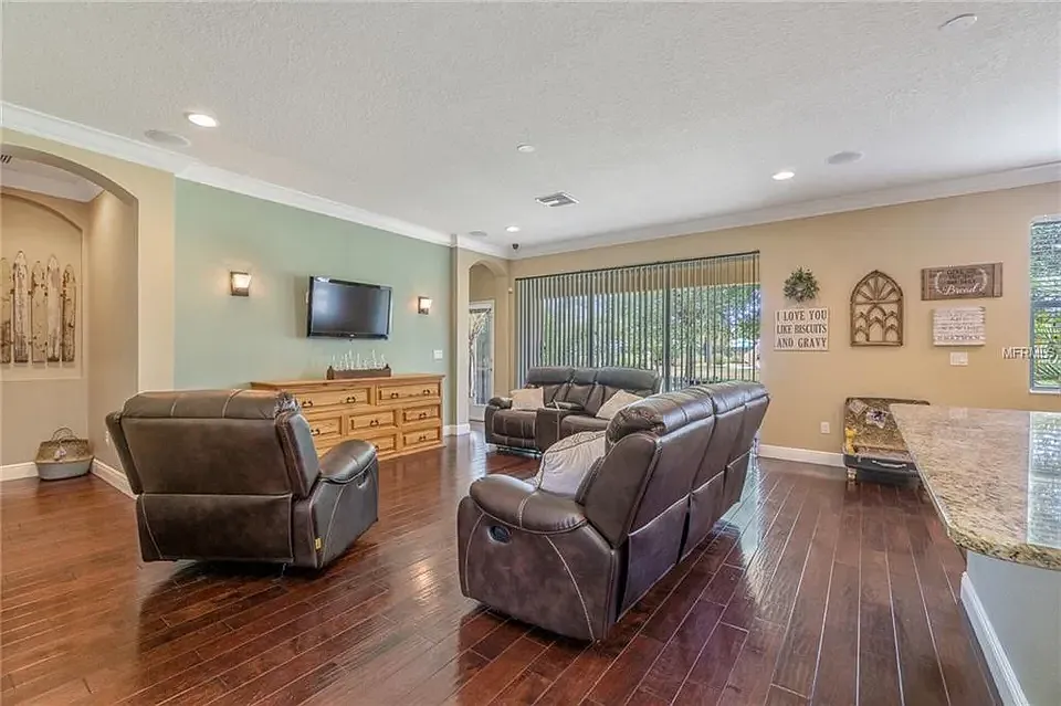 4 bed, 2.5 bath, 3151 sqft, $3,300 — Photo 1