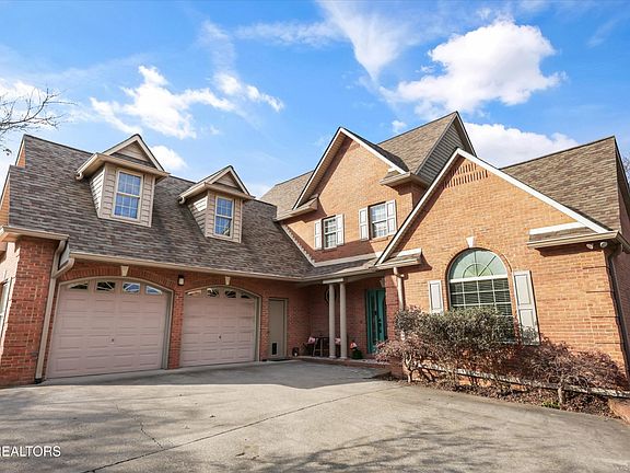 3rd image of 110 Brentwood Pl