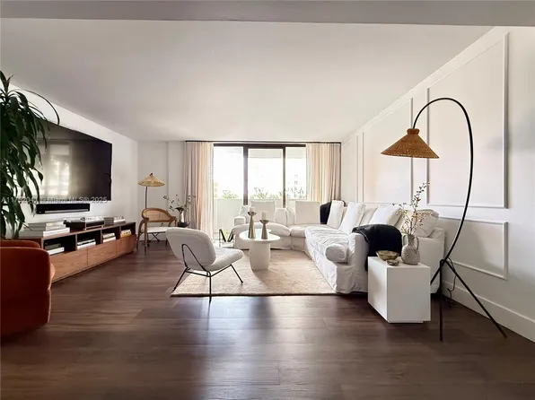 600 Biltmore Way APT 215, Coral Gables, FL 33134