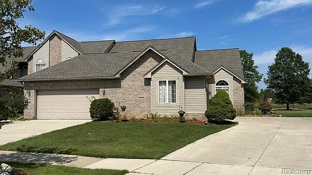 1st image of 32400 Gateway Dr #3