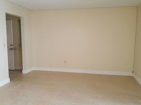 2nd image of 3934 Versailles Dr #B