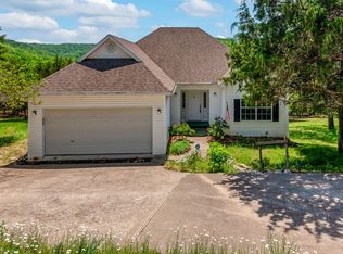 8 Apache Dr, Holiday Island, AR 72631