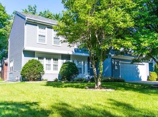 1098 Almond Dr, Aurora, IL