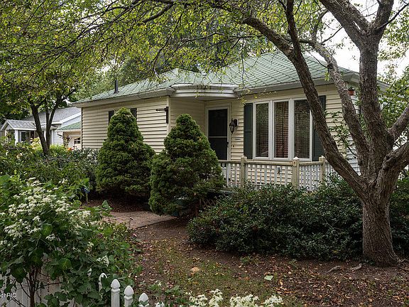 3rd image of 724 Central Ave