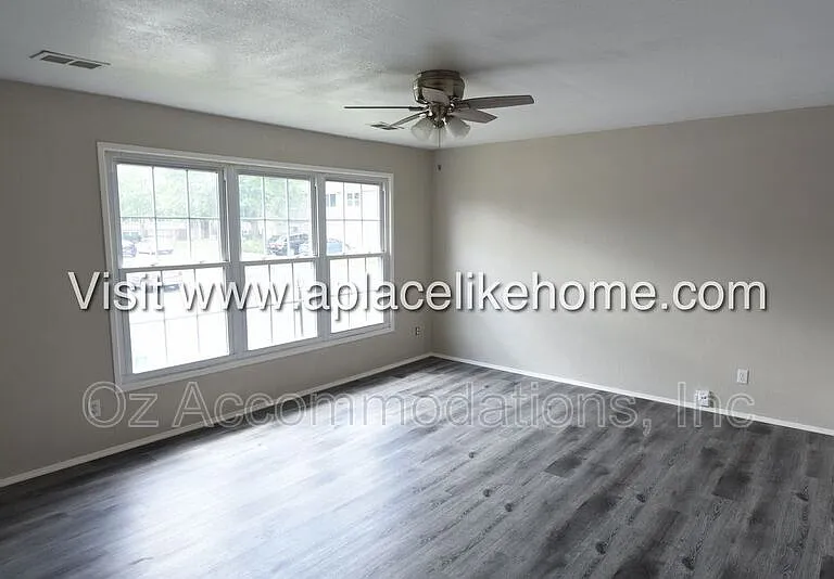 1428 NW 64th Ter — Photo 1