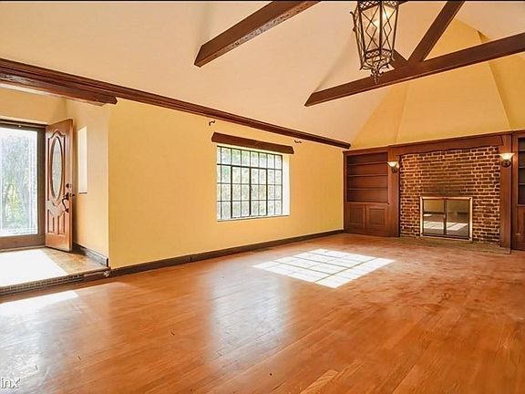 280 Quinobequin Rd. Newton (Waban) Unit Photo 5