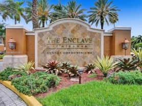 2071 Renaissance Blvd, Hollywood, FL