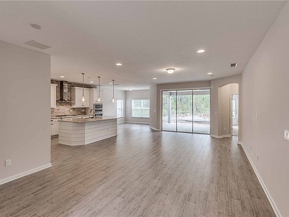 4th image of 95349 Cornflower Dr
