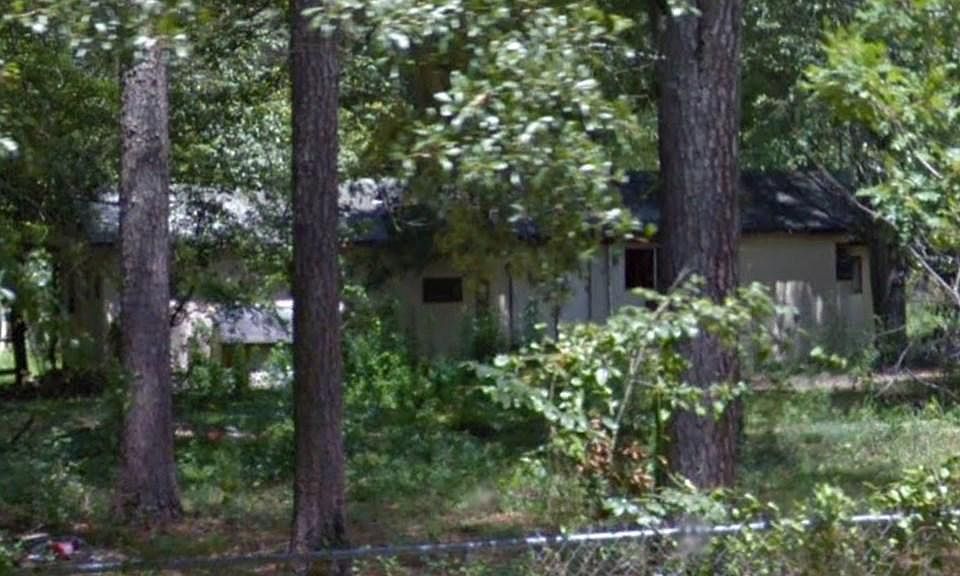 2nd image of 452 Eagle Pass Rd