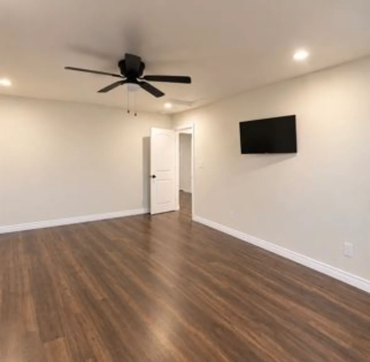 2 bed, 550 sqft, $2,650 — Photo 3