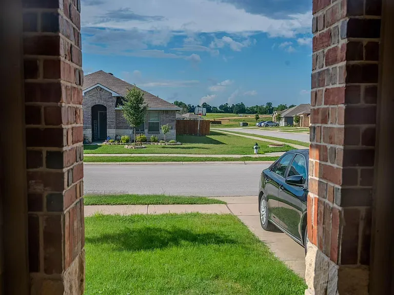 332 Pecos Dr — Photo 3