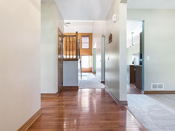 3rd image of 456 Highbanks Valley Dr