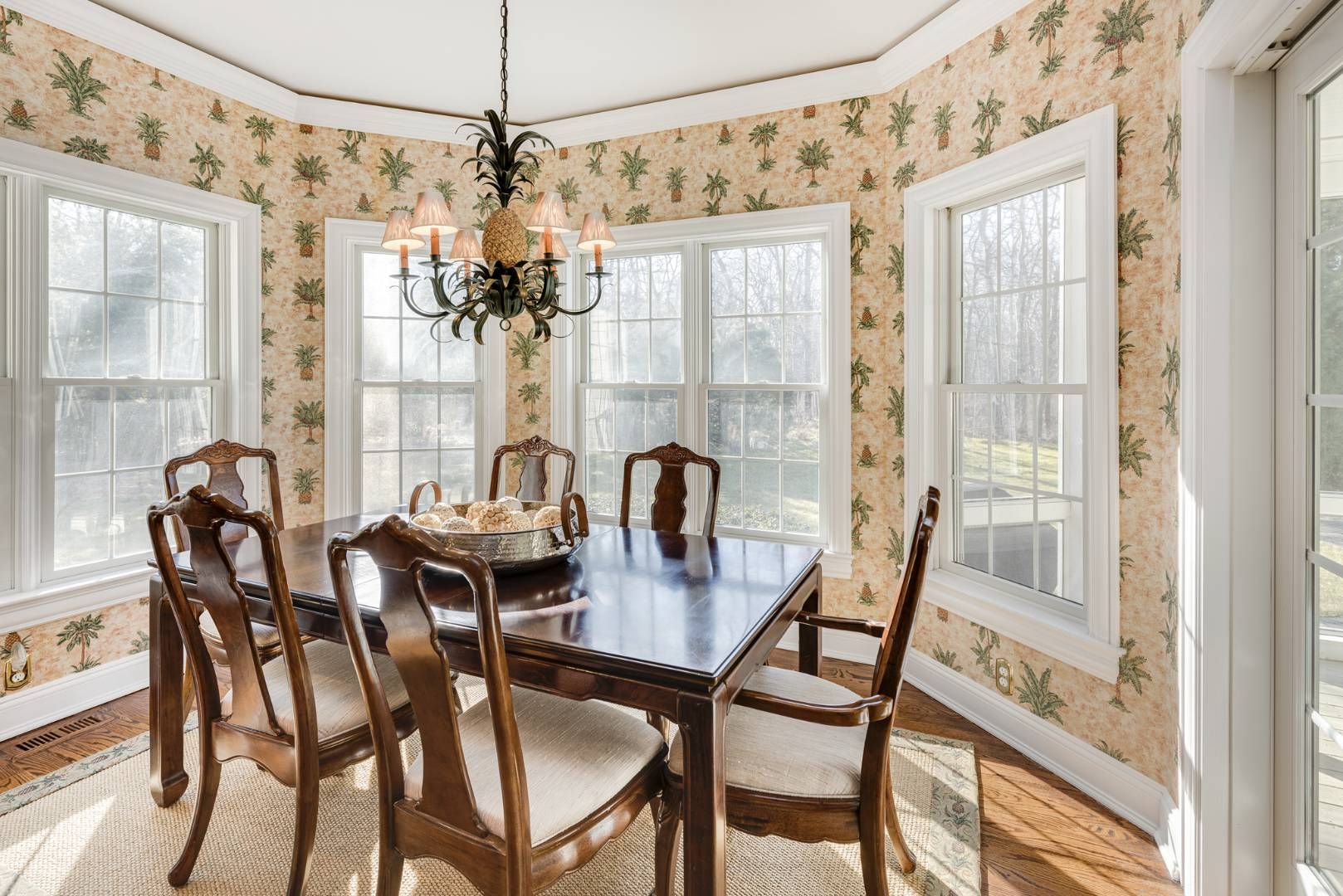  Cozy breakfast area